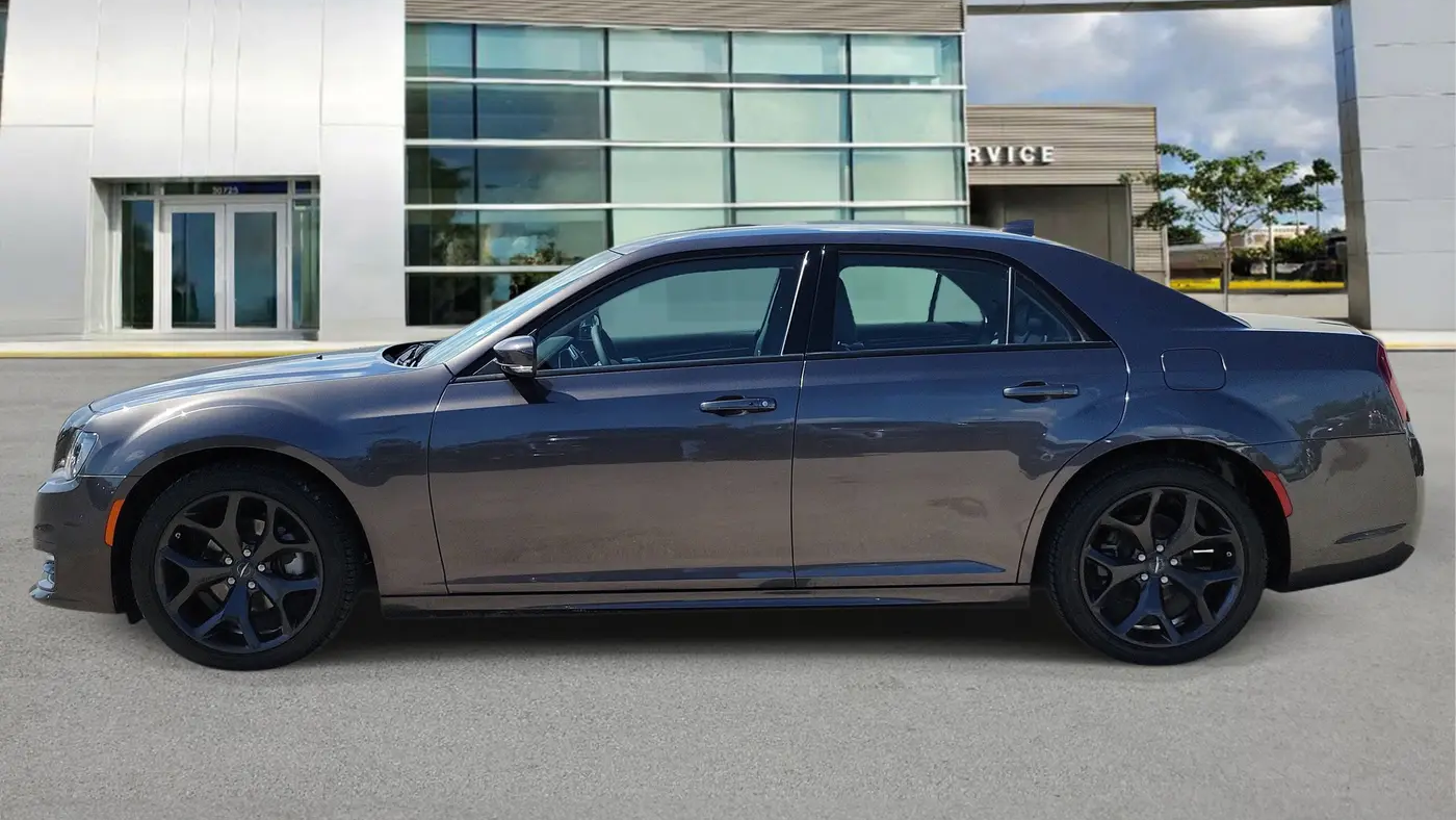 2023 Chrysler 300 Touring L