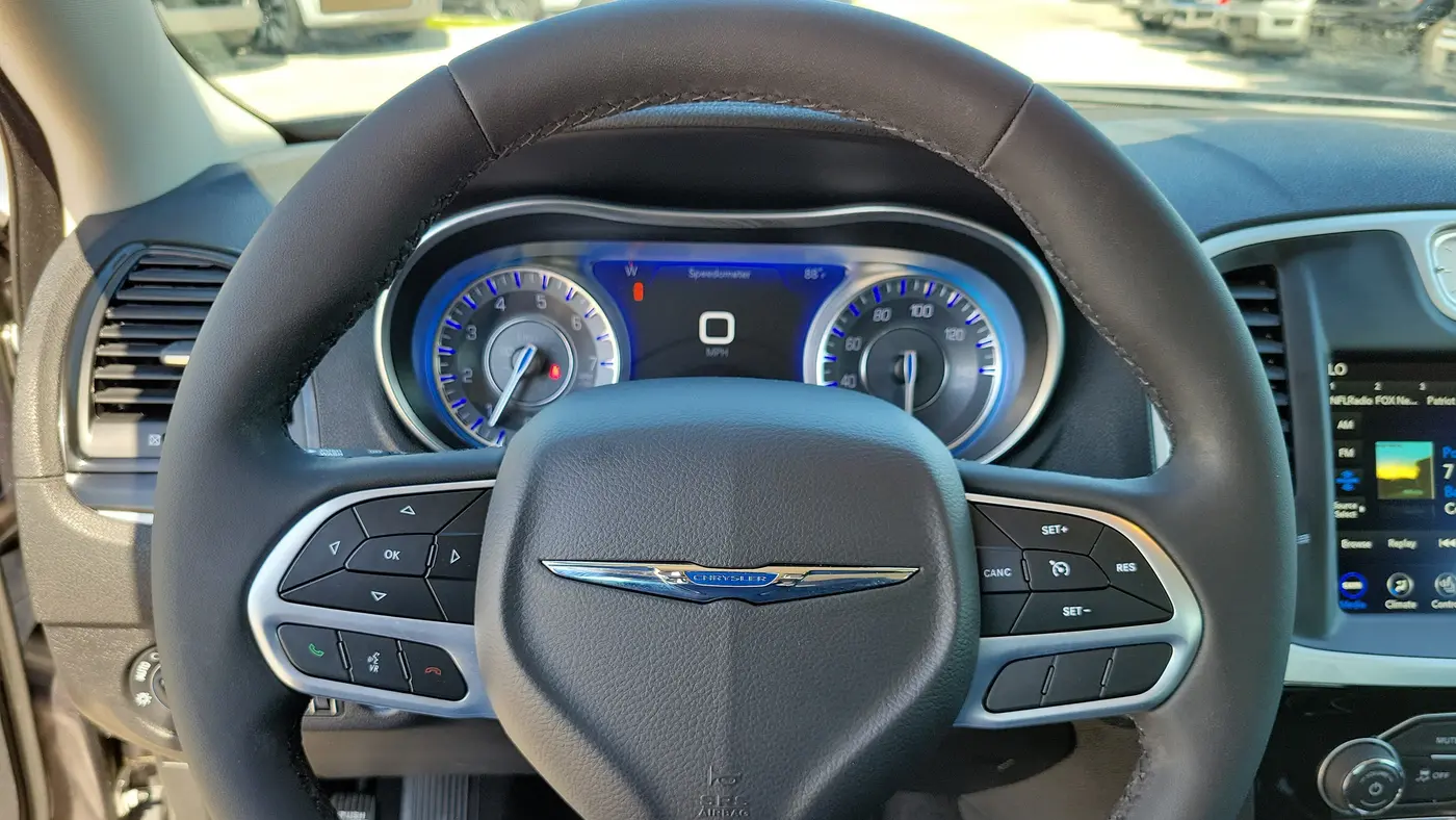 2023 Chrysler 300 Touring L