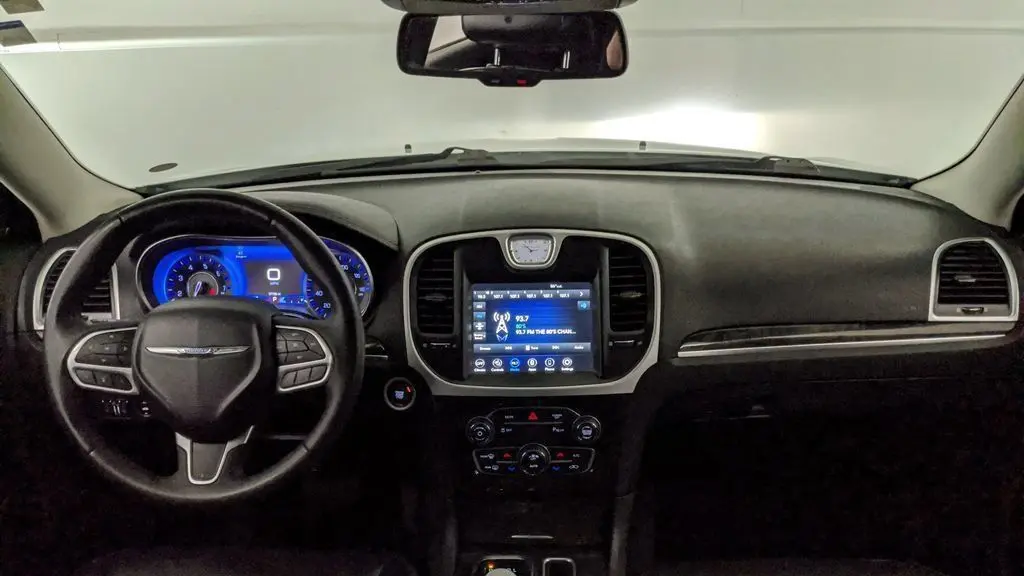 2023 Chrysler 300 Touring L