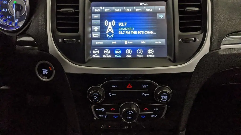 2023 Chrysler 300 Touring L