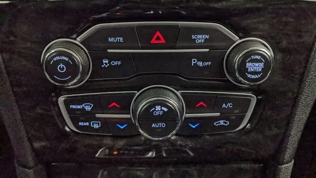 2023 Chrysler 300 Touring L