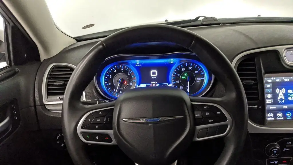2023 Chrysler 300 Touring L
