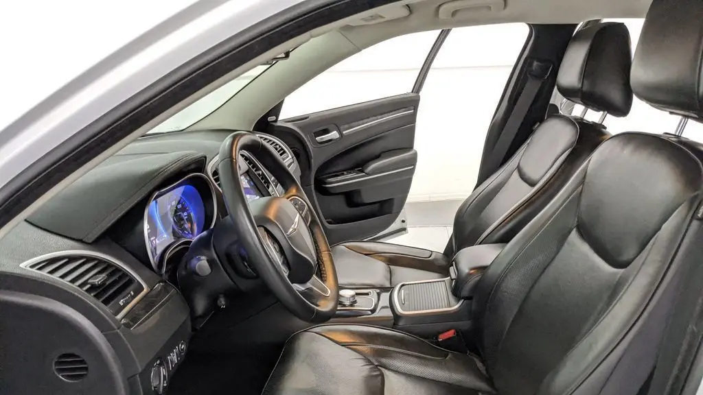 2023 Chrysler 300 Touring L