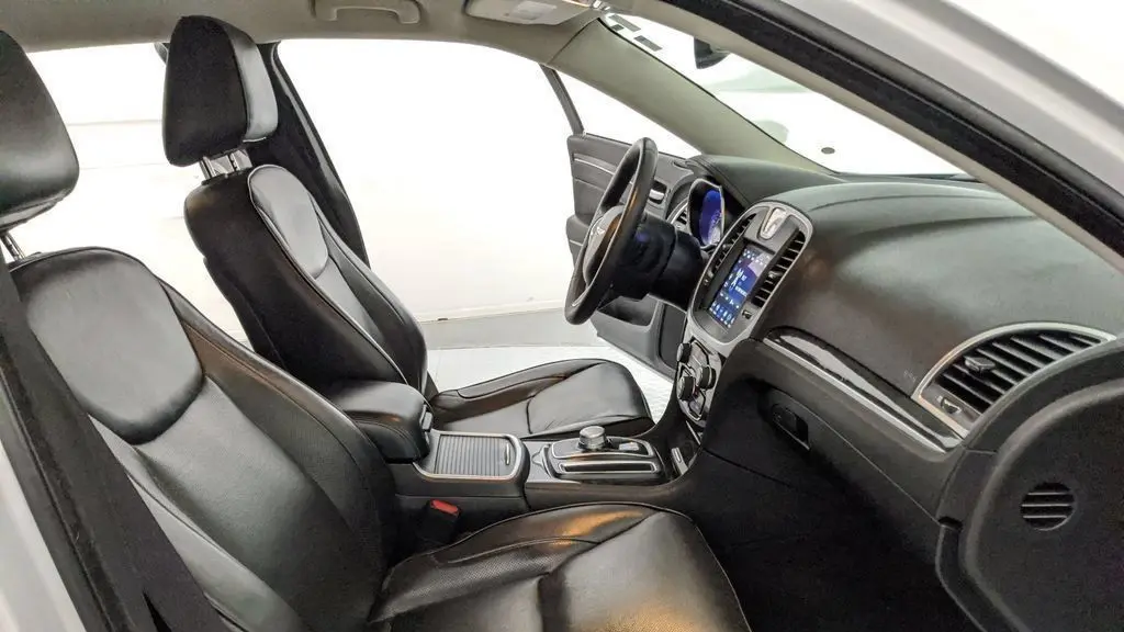 2023 Chrysler 300 Touring L