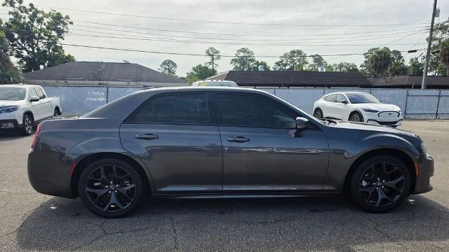 2022 Chrysler 300 Touring L
