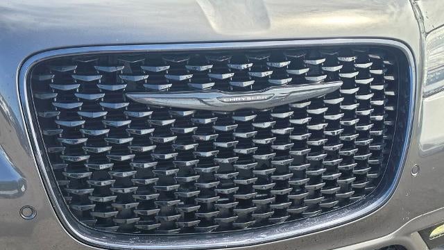 2022 Chrysler 300 Touring L