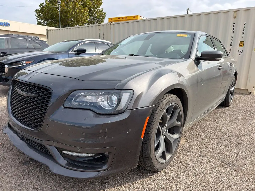 2023 Chrysler 300 - $26,998