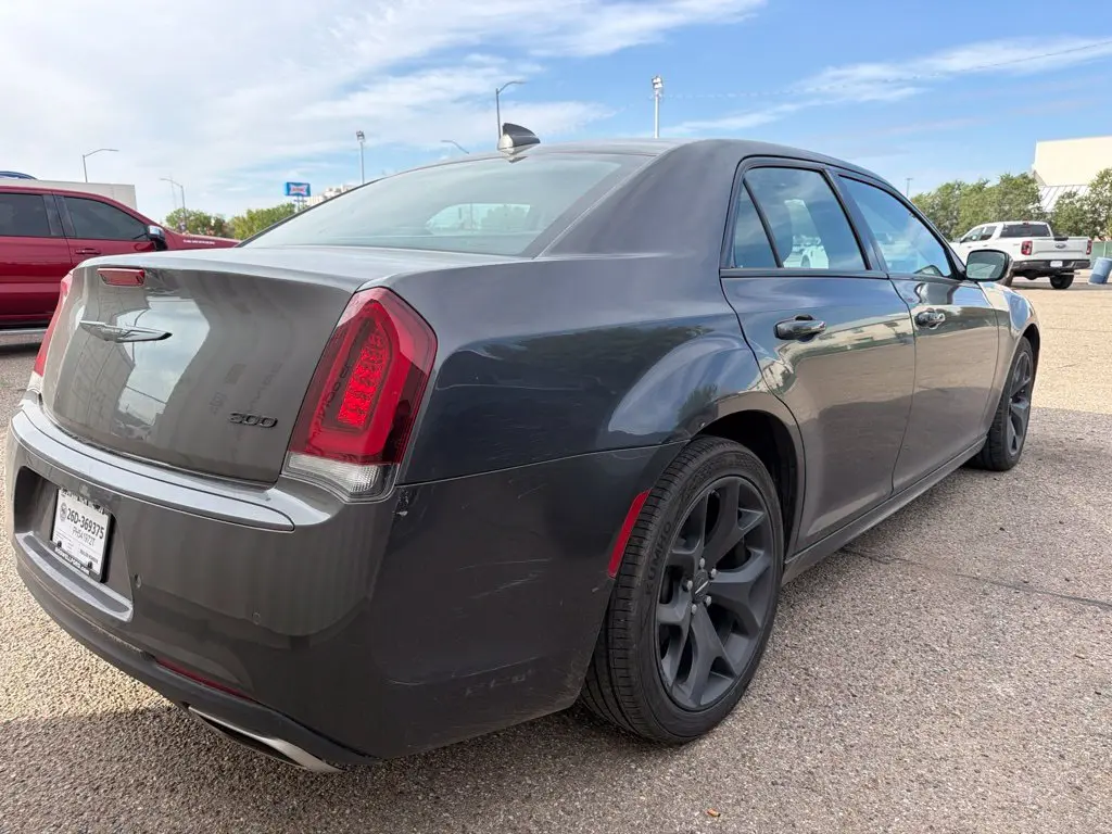 2023 Chrysler 300 - $26,998