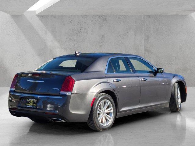 2016 Chrysler 300 - $13,993