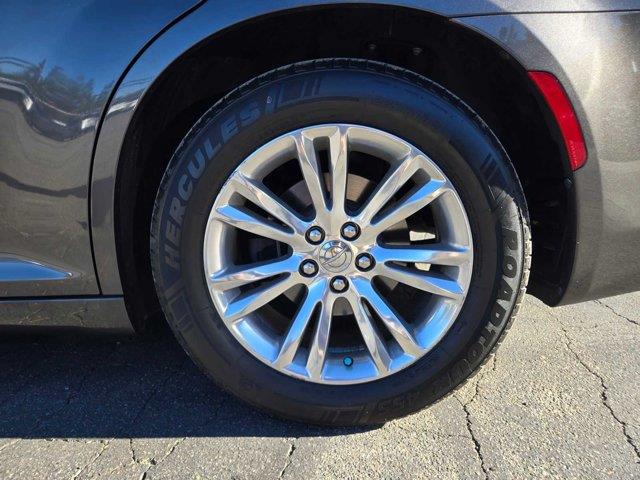 2016 Chrysler 300 - $13,993