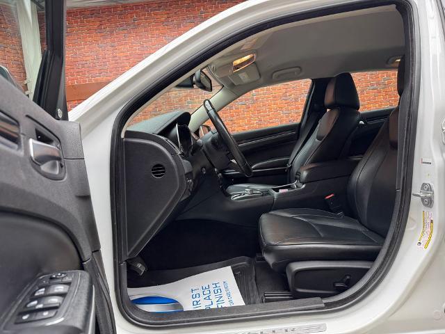 2019 Chrysler 300 - $15,510