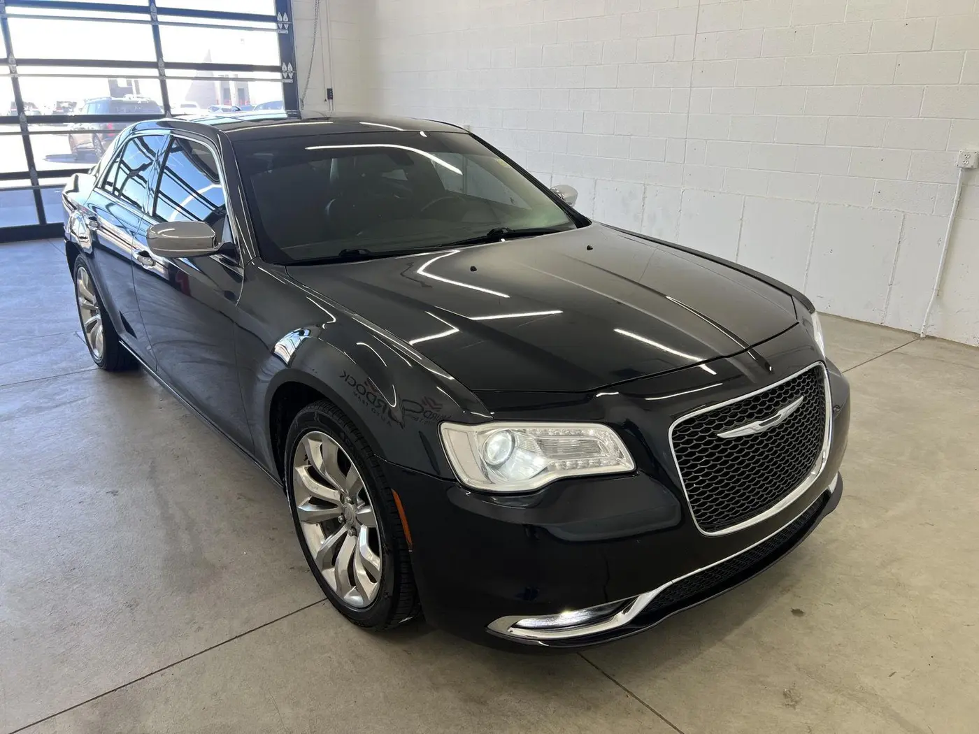 2016 Chrysler 300 - $8,998