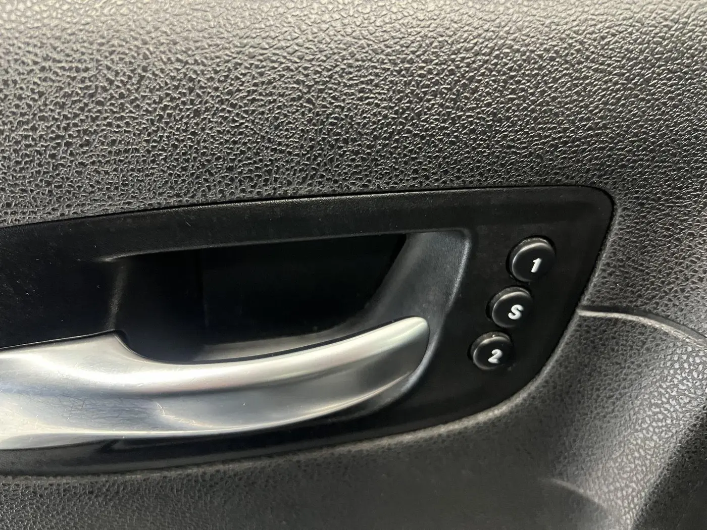 2016 Chrysler 300 - $8,998