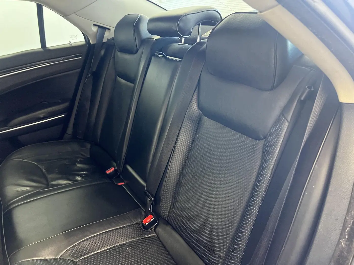 2016 Chrysler 300 - $8,998