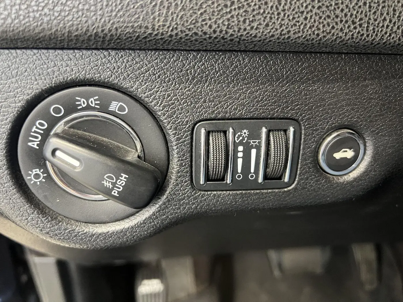 2016 Chrysler 300 - $8,998
