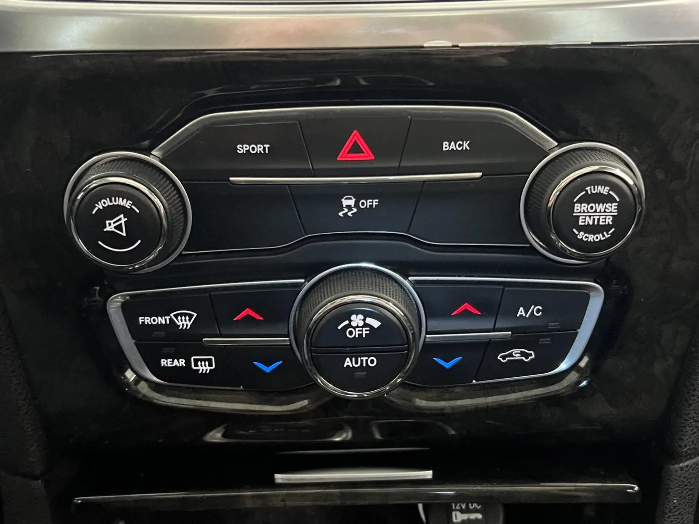 2016 Chrysler 300 - $8,998