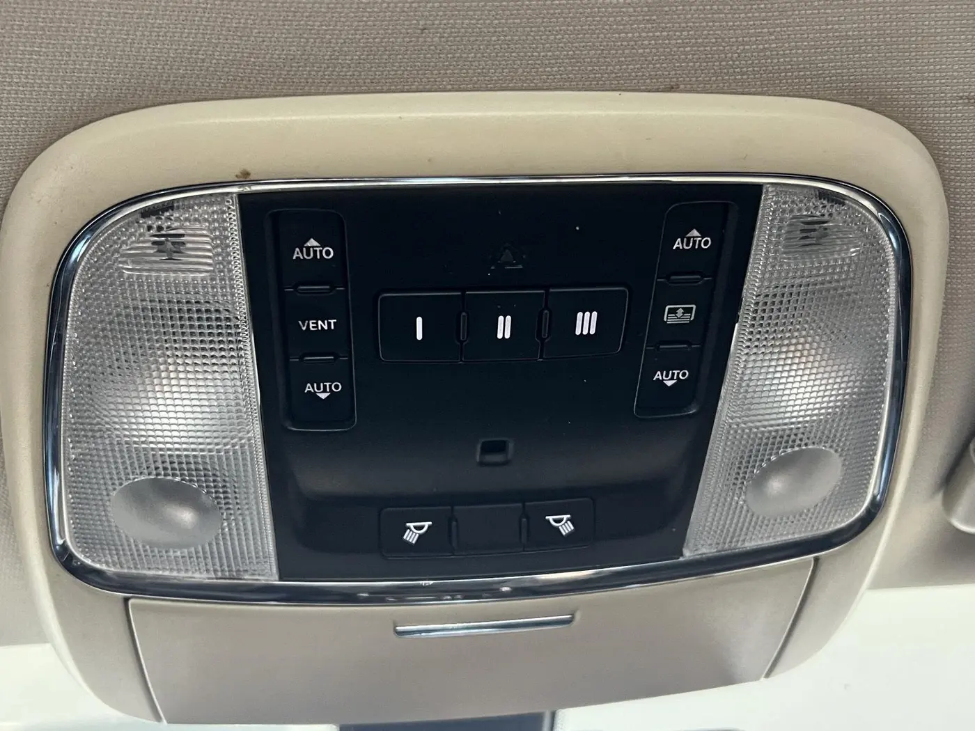 2016 Chrysler 300 - $8,998
