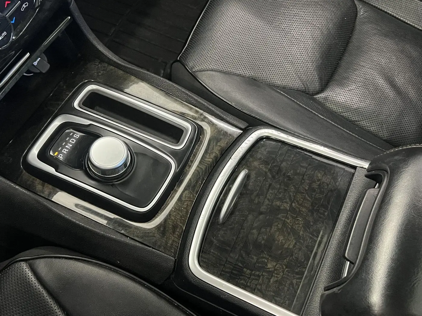 2016 Chrysler 300 - $8,998