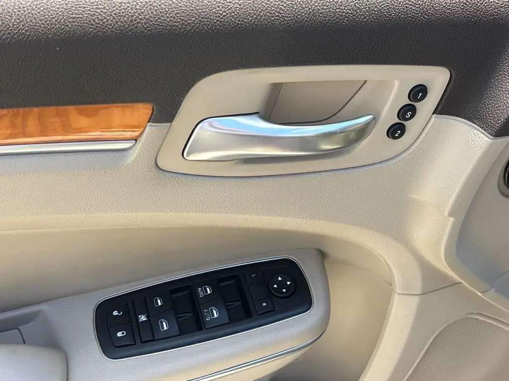 2013 Chrysler 300 - $14,000