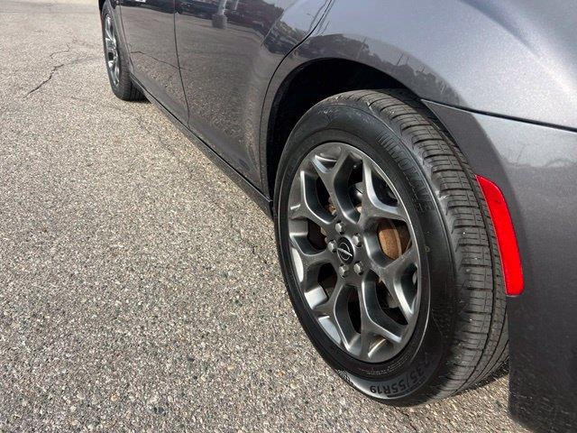 2015 Chrysler 300 - $13,995