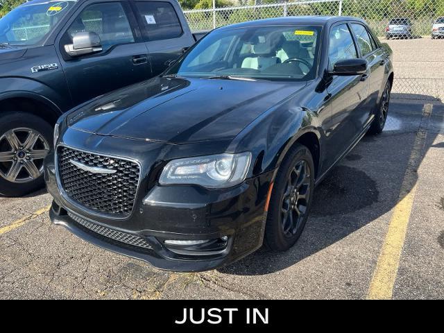 2019 Chrysler 300 - $17,179