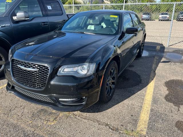 2019 Chrysler 300 - $17,179