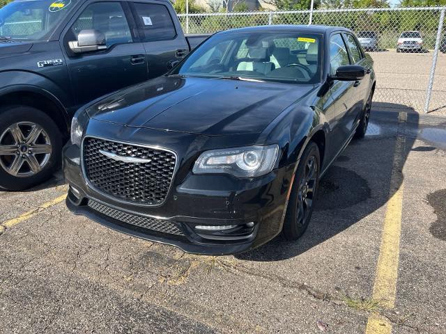 2019 Chrysler 300 - $17,179