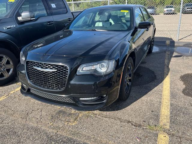 2019 Chrysler 300 - $17,179