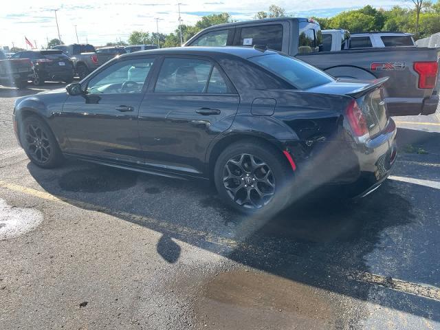 2019 Chrysler 300 - $17,179