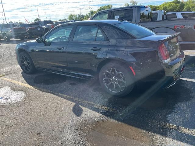 2019 Chrysler 300 - $17,179