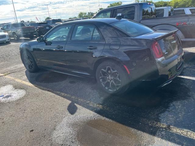 2019 Chrysler 300 - $17,179