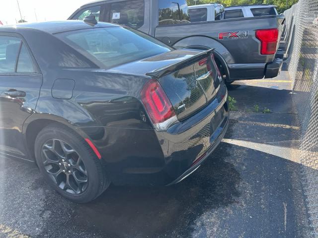 2019 Chrysler 300 - $17,179