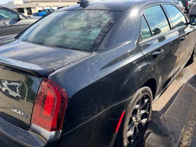 2019 Chrysler 300 - $17,179