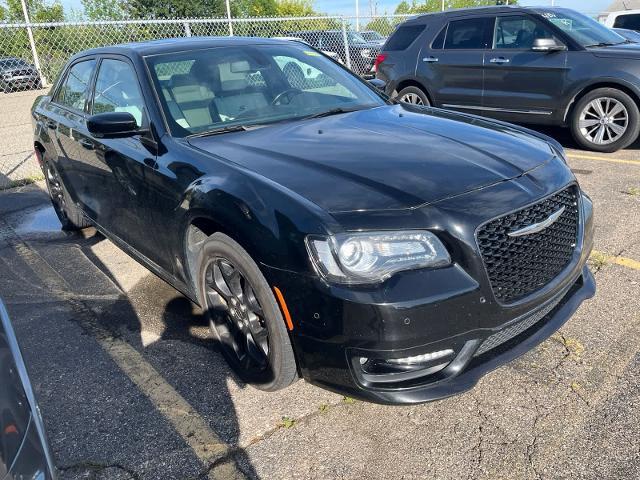 2019 Chrysler 300 - $17,179