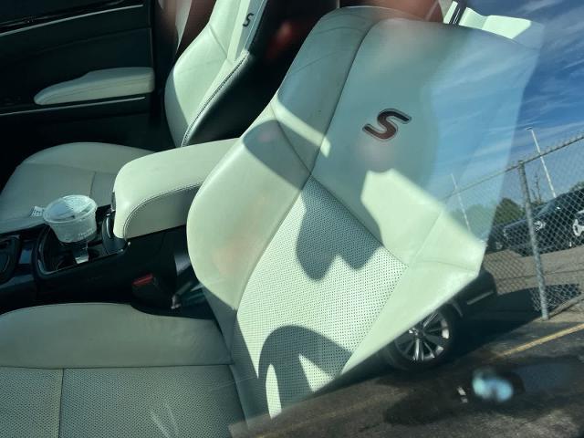 2019 Chrysler 300 - $17,179