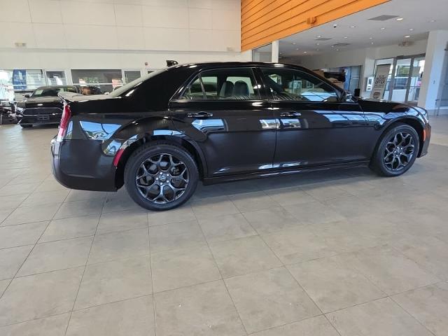 2019 Chrysler 300 - $17,079