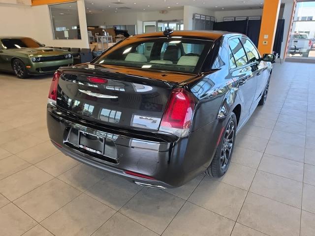 2019 Chrysler 300 - $17,079