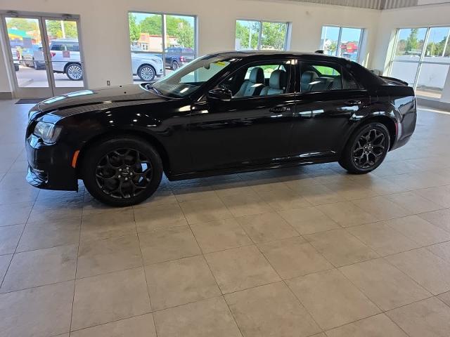2019 Chrysler 300 - $17,079