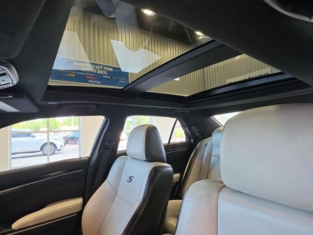 2019 Chrysler 300 - $17,079