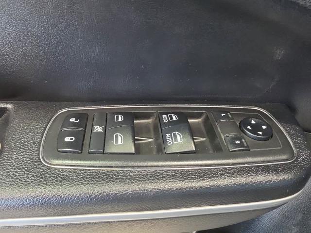 2019 Chrysler 300 - $17,079