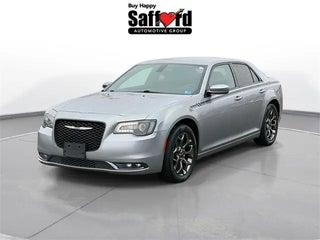 2016 Chrysler 300 with Billet Silver Metallic Clearcoat Exterior