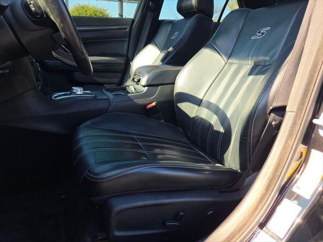 2016 Chrysler 300 - $13,996