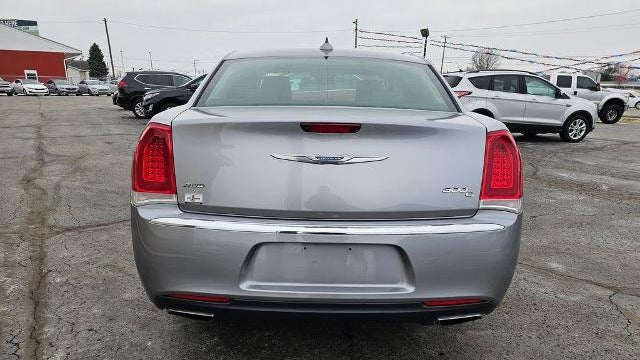 2017 Chrysler 300 C