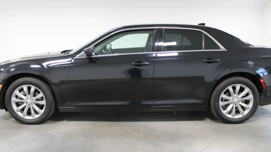 2023 Chrysler 300 Touring