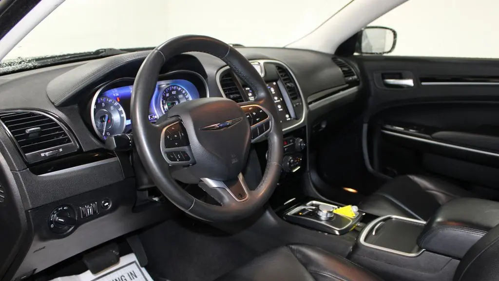 2023 Chrysler 300 Touring