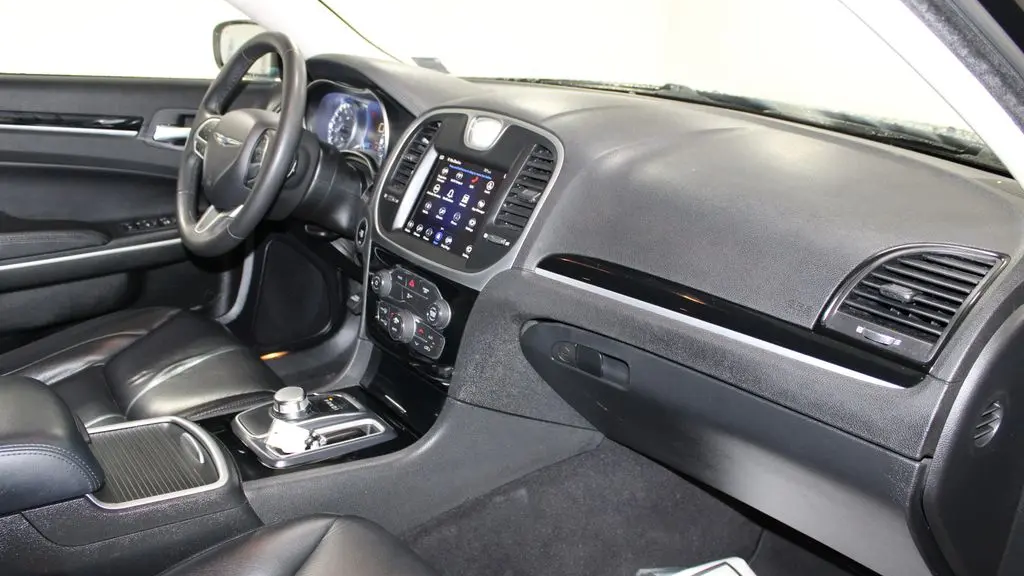 2023 Chrysler 300 Touring
