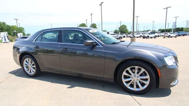 2017 Chrysler 300 Limited