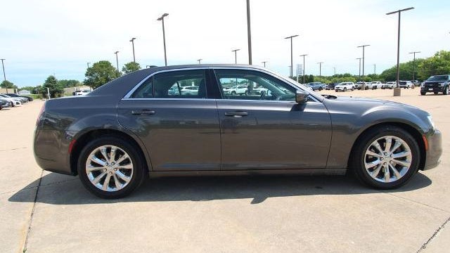 2017 Chrysler 300 Limited