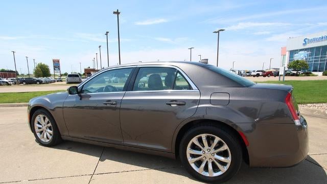 2017 Chrysler 300 Limited