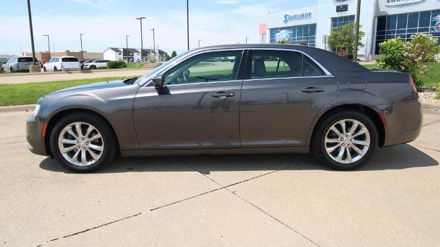 2017 Chrysler 300 Limited